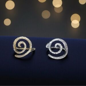 Elegant Spiral Gold and Silver Ring